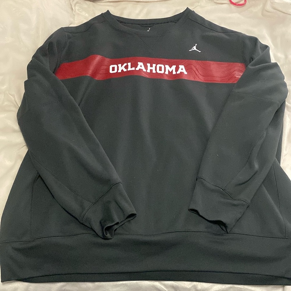 Oklahoma Jordan Sweatshirt (looks brand new and has hardly been worn) 4xl